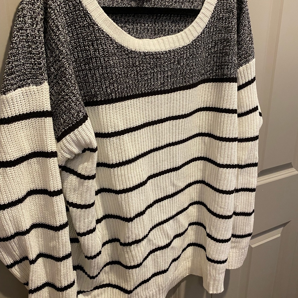 Lularoe Mariah white black grey striped sweater plus size 3x like new no flaws